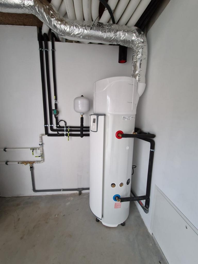 Instalación de bomba de agua caliente sanitaria para vivienda en Asturias 